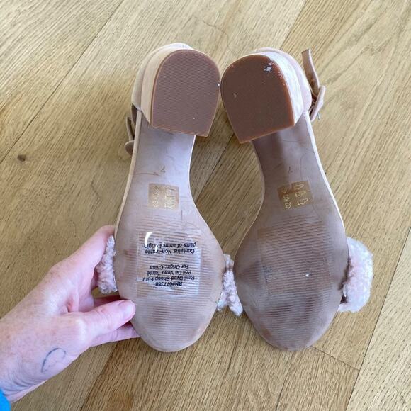 Madewell - The Regina Ankle Strap Shearling Sandal in Nude - Picture 3 of 9